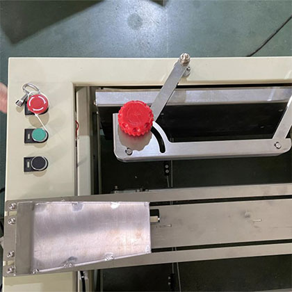 Semi-automatic cardboard box/case erector